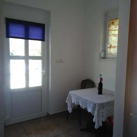 דירה Ferienwohnung Mit Pool, Wlan Fur 2 Erwachsene Und 1 Kind *