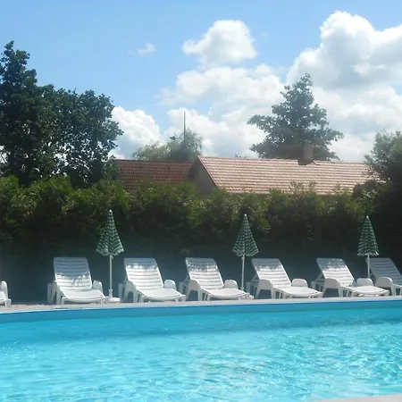 Ferienwohnung Mit Pool, Wlan Fur 2 Erwachsene Und 1 Kind *