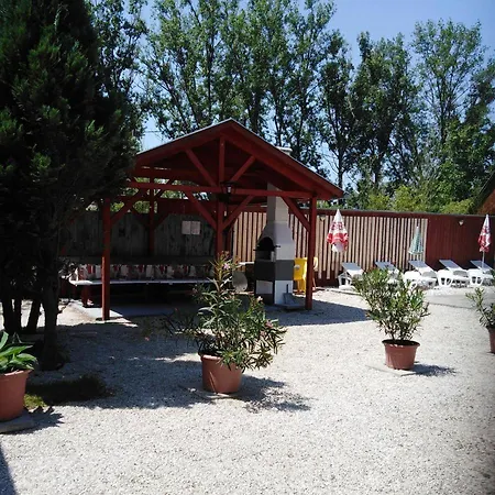 דירה Ferienwohnung Mit Pool, Wlan Fur 2 Erwachsene Und 1 Kind *